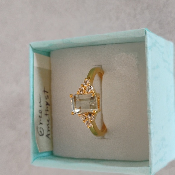 Green Amethyst Wedding Ring - Picture 2 of 12